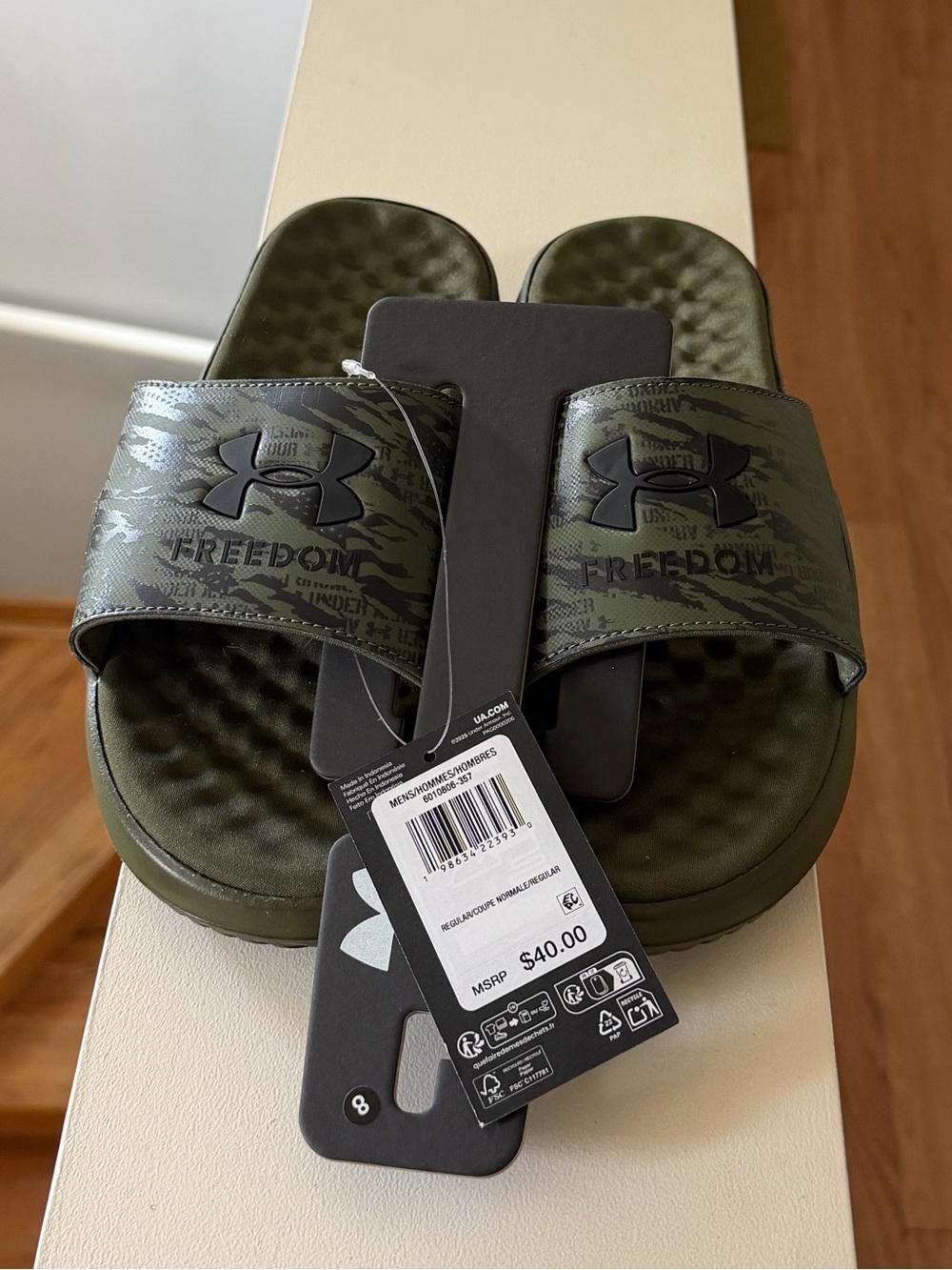 Brand new”Under Armour”slippers for men.Size-8,color-olive/black.💚